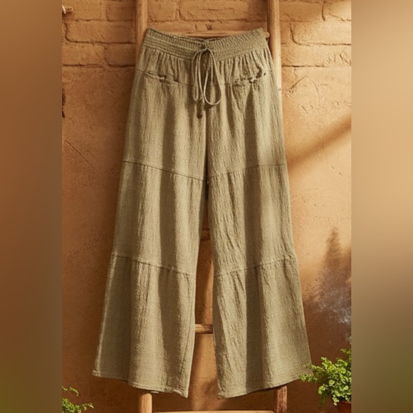 Free People Wide-Leg 
Tiered Pull-On Pant 
Size Large - Picture 8 of 15